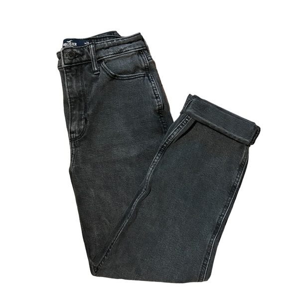 COPY - Hollister Ultra High Rise Mom Jeans - Picture 3 of 11